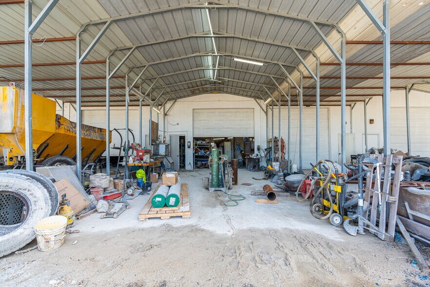 More Photos Of 2700 Evans Ave, Fort Myers Light Manufacturing For Sale