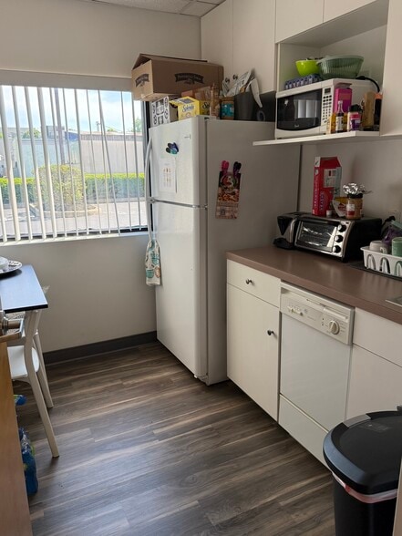 More Photos Of 34 Scotch Rd, Ewing Medical For Sale