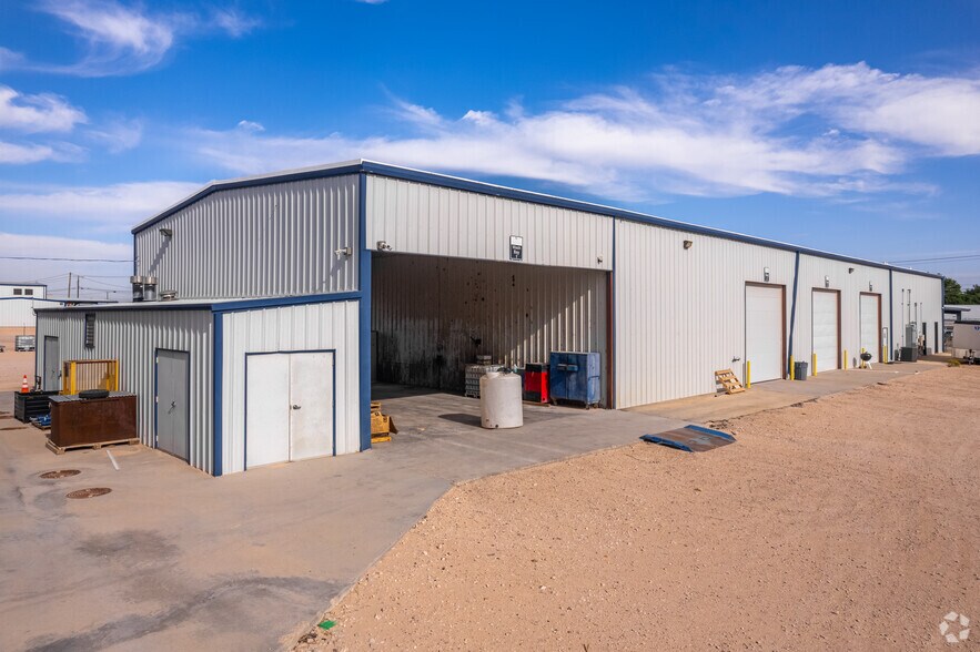 More Photos Of 8913 Interstate 20, Midland Warehouse For Lease