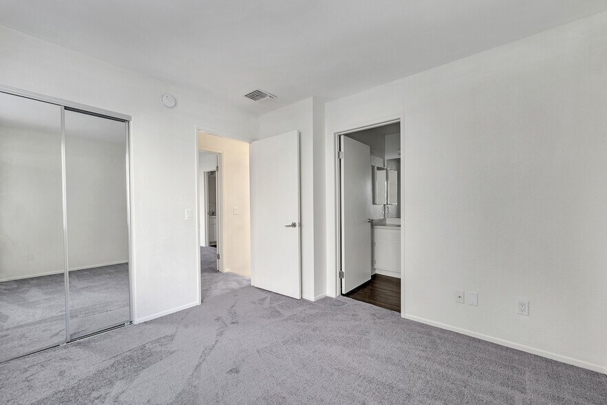 More Photos Of 14218 Victory Blvd, Van Nuys Apartments For Sale