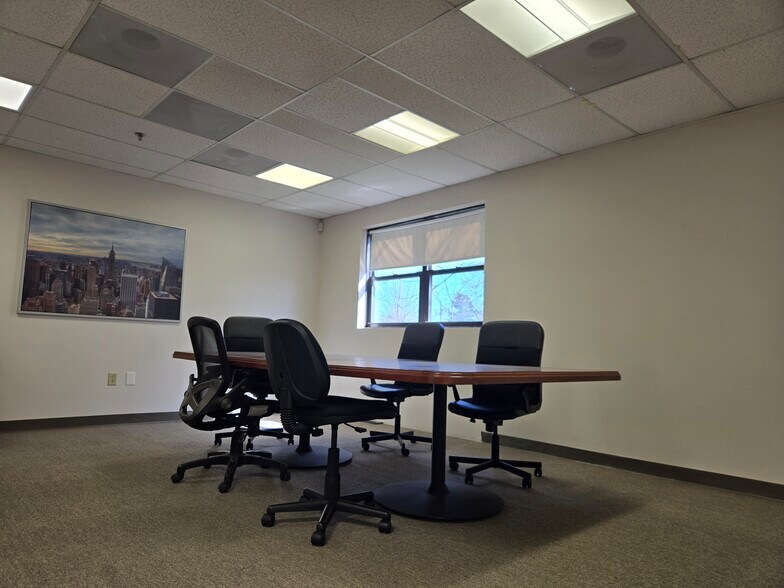 More Photos Of 25 E Kearney St, Bridgewater Warehouse For Lease