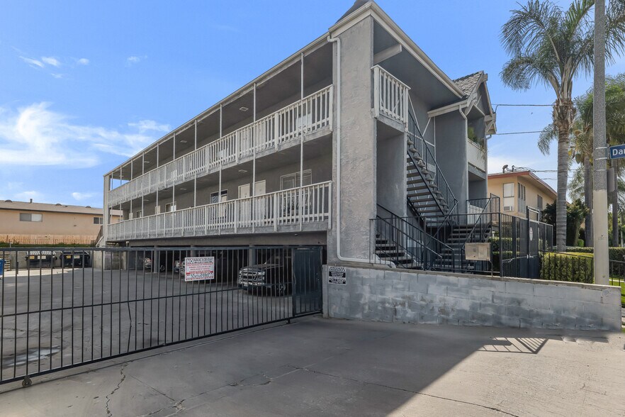 More Photos Of 18356 Napa St, Northridge Apartments For Sale