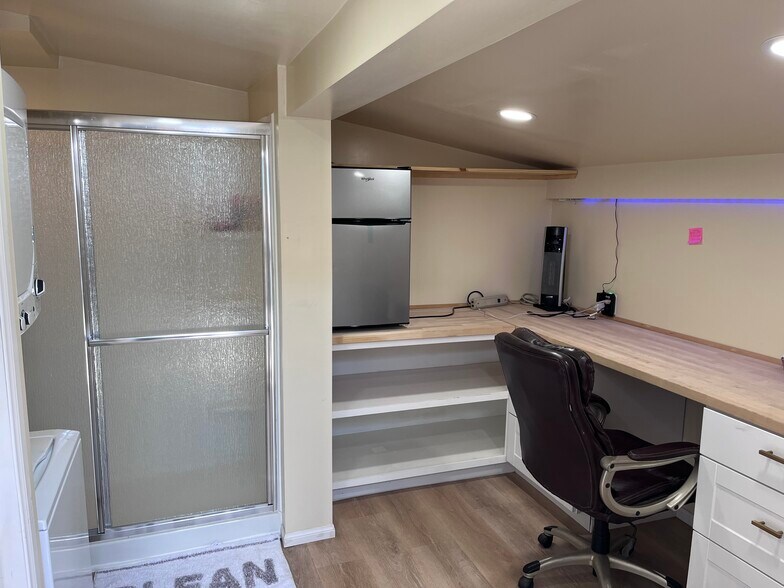 More Photos Of 10043 Artesia Pl, Bellflower Service For Lease