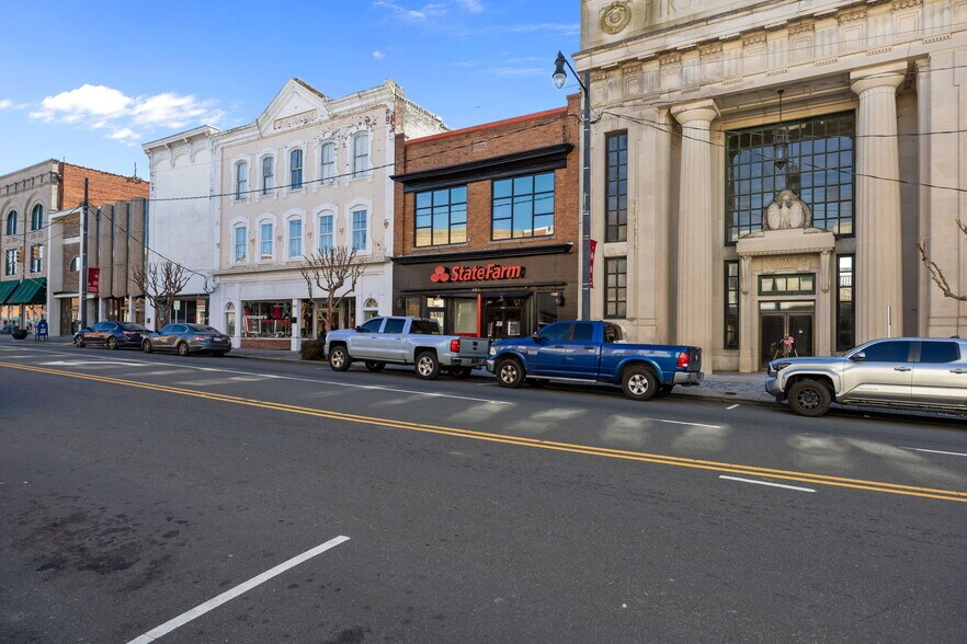 More Photos Of 207 S Garnett St, Henderson Flex For Lease