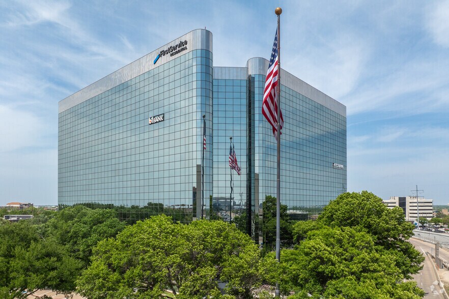 Primary Photo Of 14951 N Dallas Pky, Dallas Office For Lease