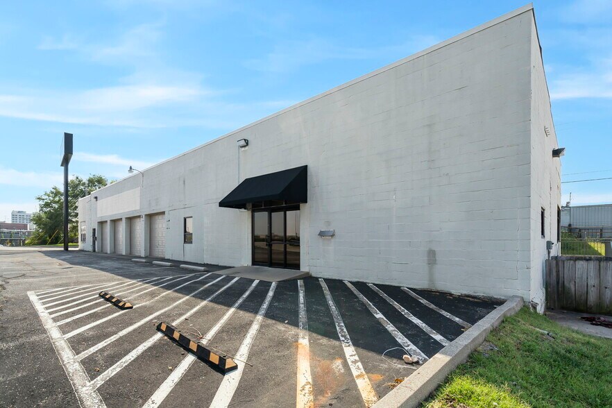 More Photos Of 215 N Grant Ave, Springfield Office For Lease