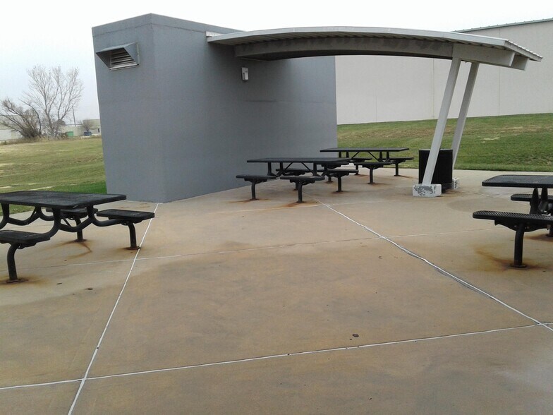 More Photos Of 8924 E 35th St, Wichita Office For Sale