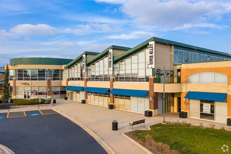 More Photos Of 215-295 Parkway Dr, Lincolnshire Unknown For Lease