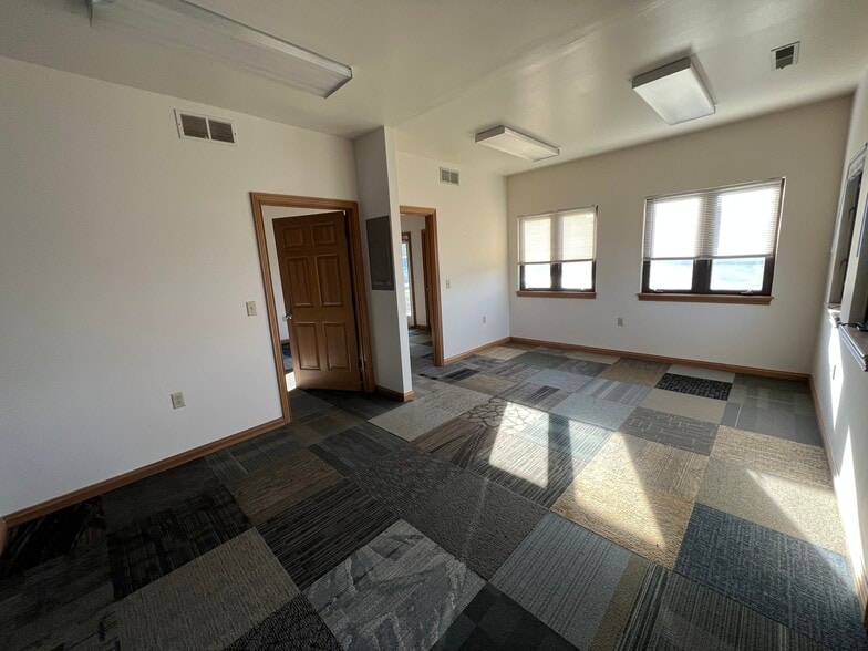 More Photos Of 1375 Kemper Meadow Dr, Forest Park Office Residential For Lease