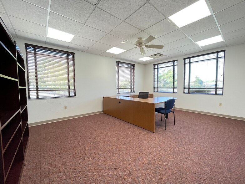 More Photos Of 14520 NW US Highway 441, Alachua Bank For Lease