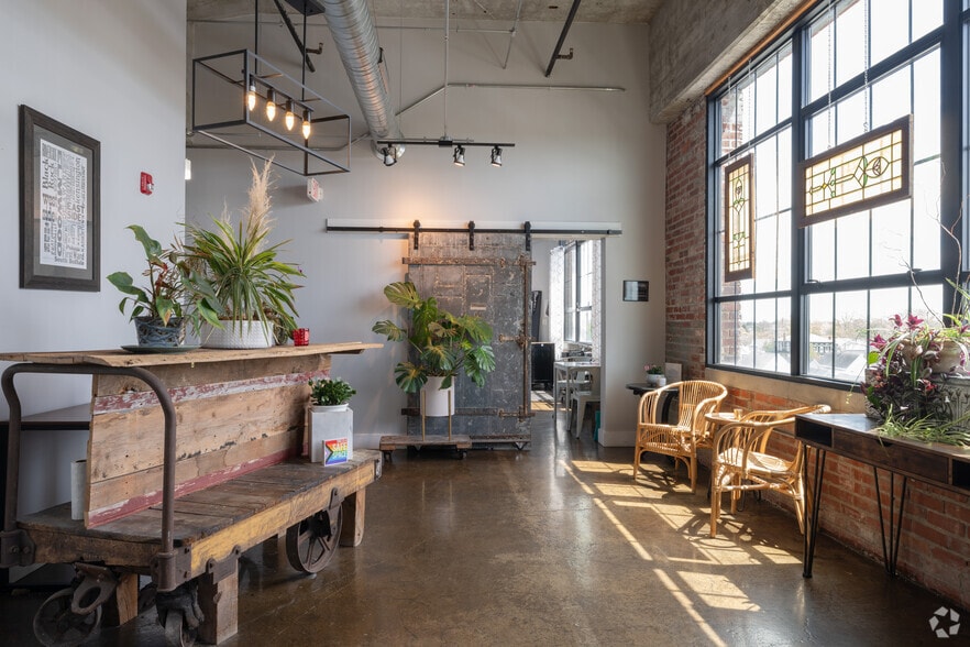 More Photos Of 166 Chandler St, Buffalo Apartments For Lease