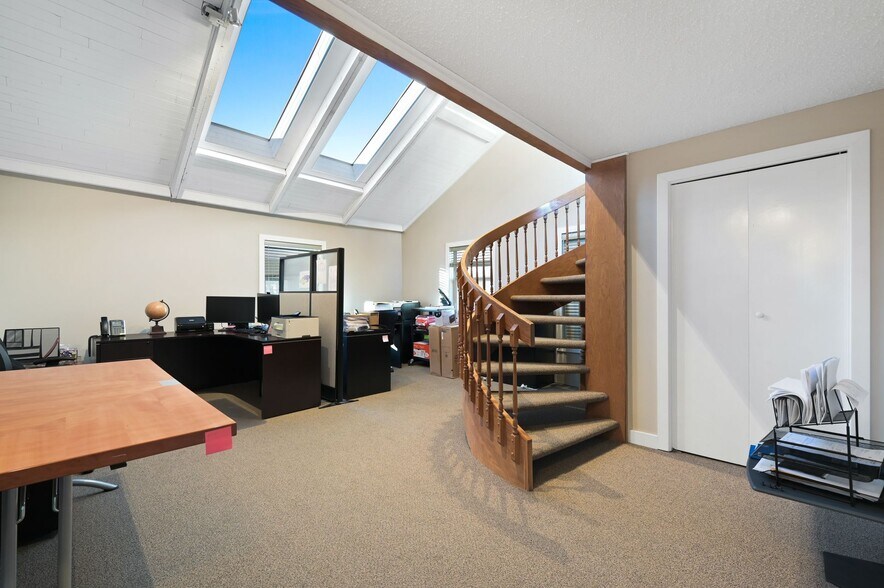 More Photos Of 1850 14th St SW, Calgary Office For Sale