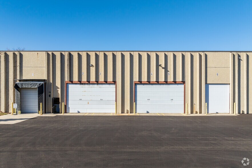 More Photos Of 8200 Ridgefield Rd, Crystal Lake Manufacturing For Sale
