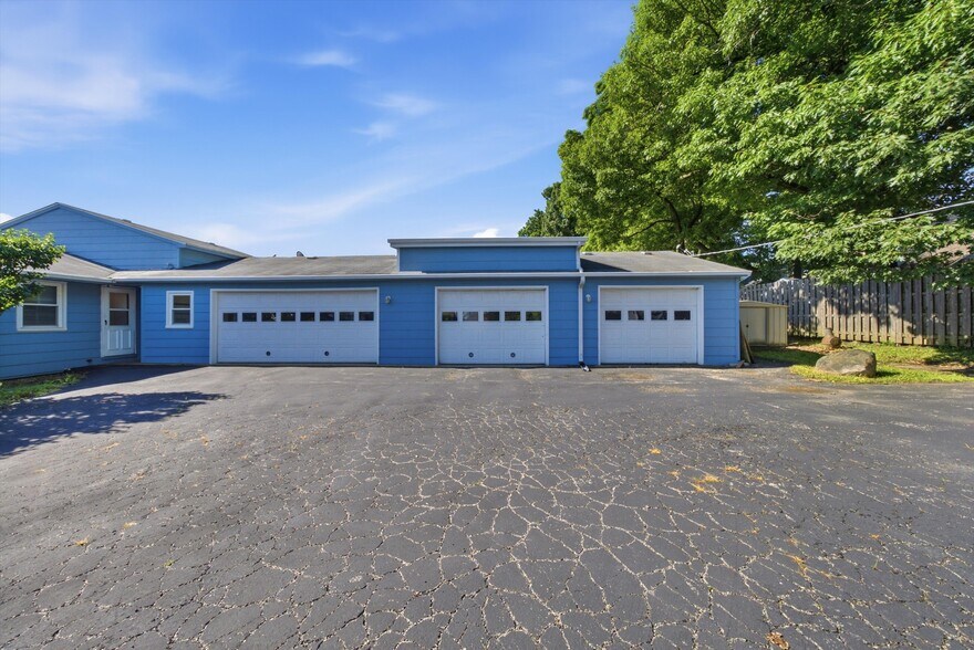 More Photos Of 34112 N Barron Blvd, Grayslake Flex For Sale