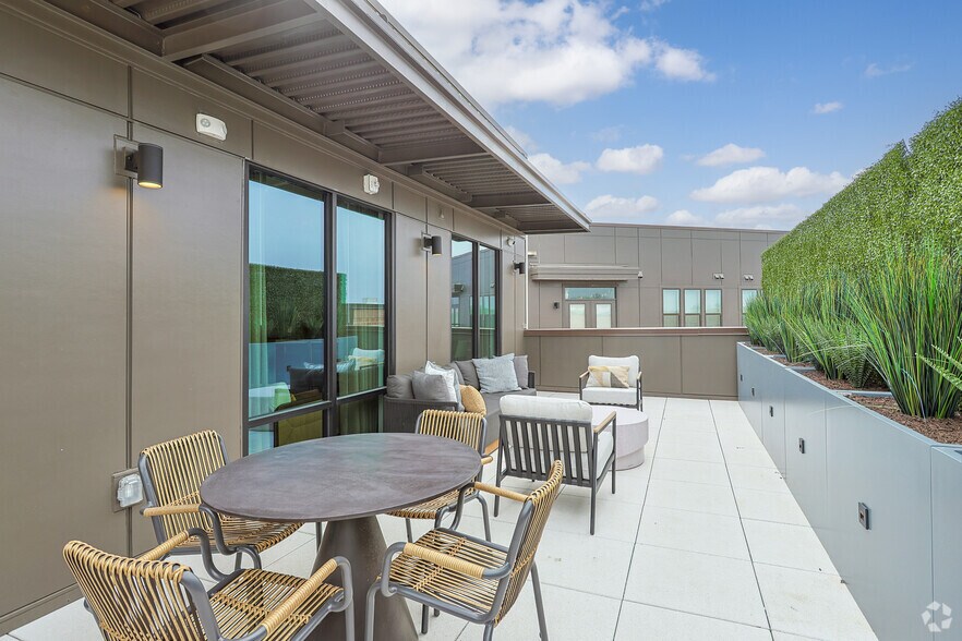 More Photos Of 760 Airport Blvd, Austin Apartments For Lease