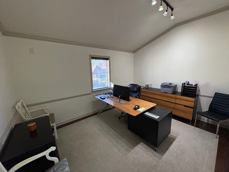 More Photos Of 1715 S Baltimore Ave, Tulsa Office For Lease