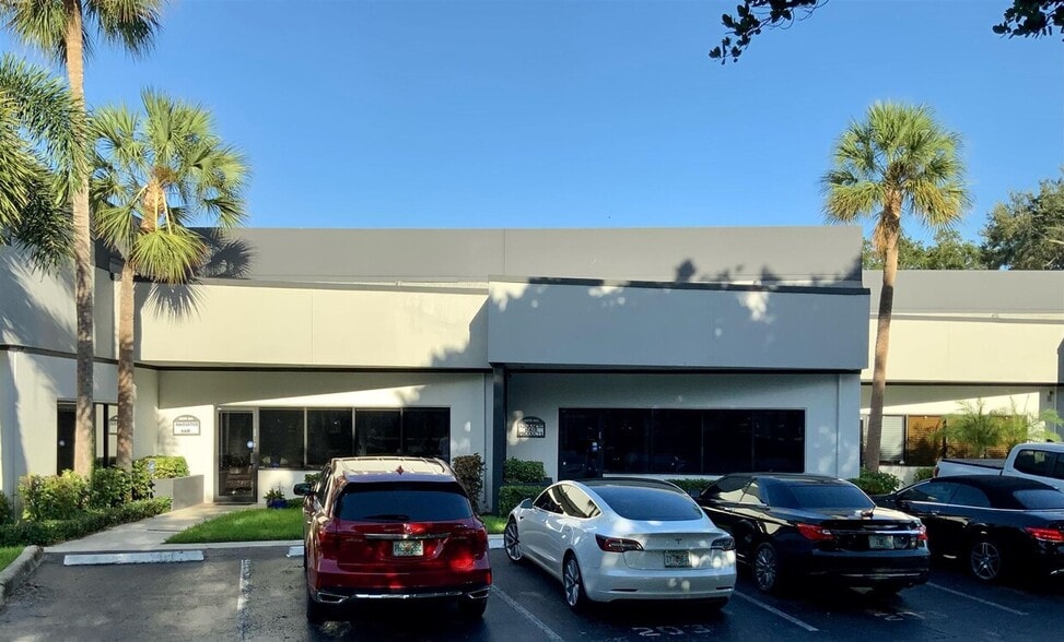 More Photos Of 1287 E Newport Center Dr, Deerfield Beach Office For Lease