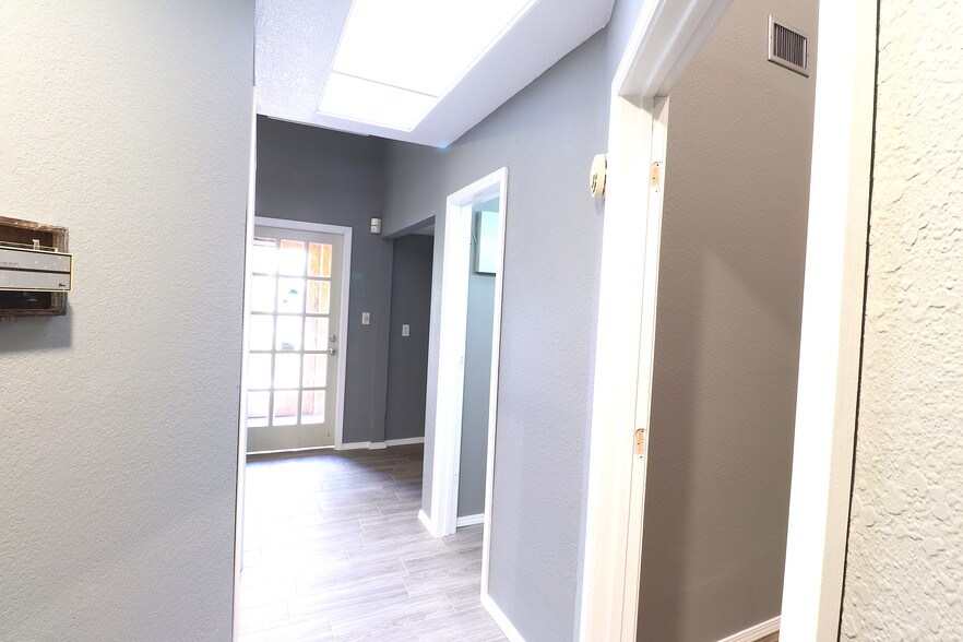 More Photos Of 2000 E Lohman Ave, Las Cruces Office For Lease