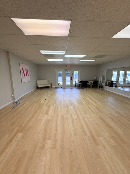 More Photos Of 812 W Wade Hampton Blvd, Greer Office Residential For Lease