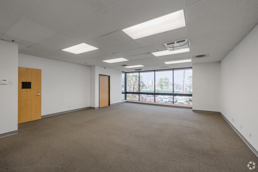 More Photos Of 350 S Crenshaw Blvd, Torrance Unknown For Lease