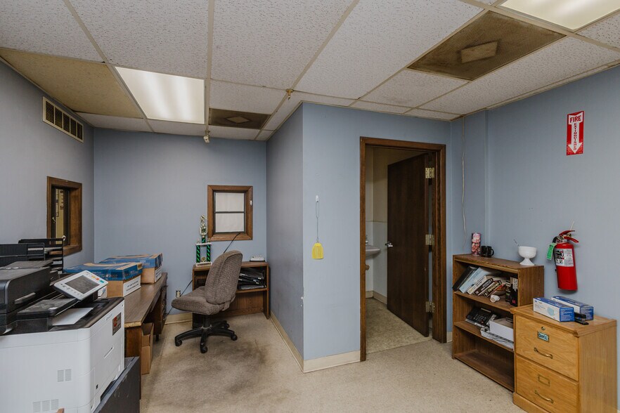 More Photos Of 2555 N Market St, Wichita Auto Repair For Sale