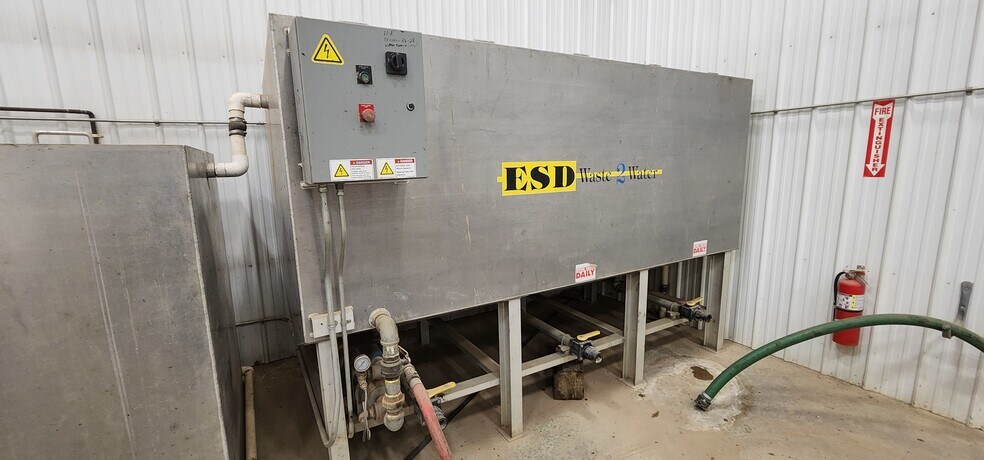 More Photos Of 860 35th Ave E, Dickinson Warehouse For Sale