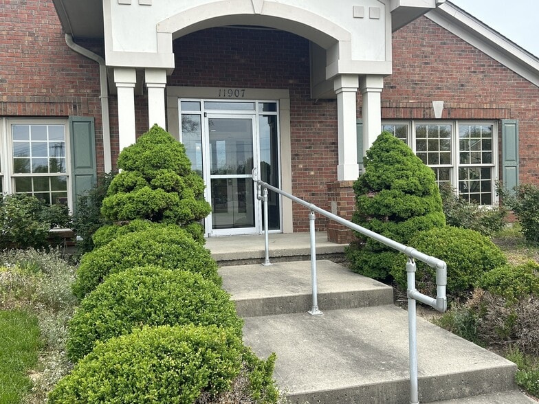 More Photos Of 11907 Montgomery Rd, Cincinnati Medical For Lease