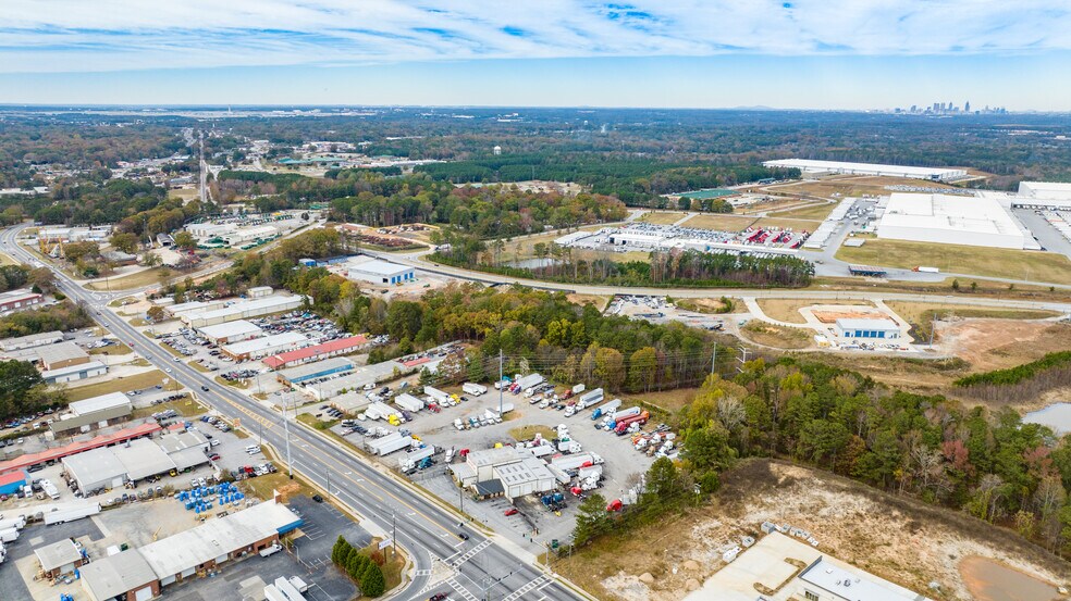 More Photos Of 1786 Forest Pky, Lake City Warehouse For Lease