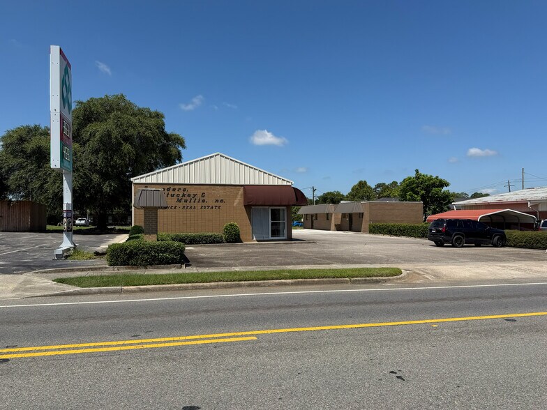 Primary Photo Of 302-316 Oak St, Eastman Office For Sale