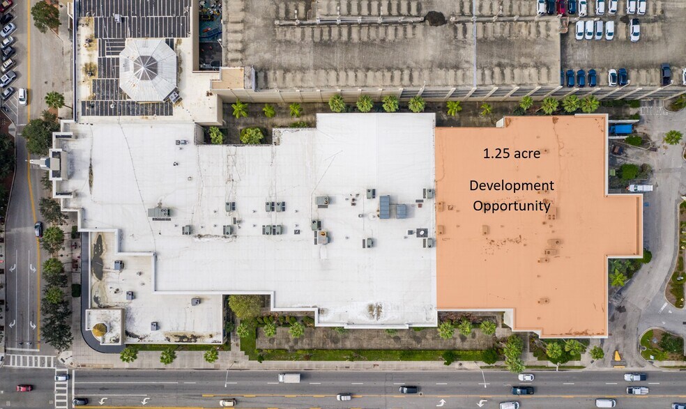 More Photos Of 1993 Main St, Sarasota General Retail For Sale