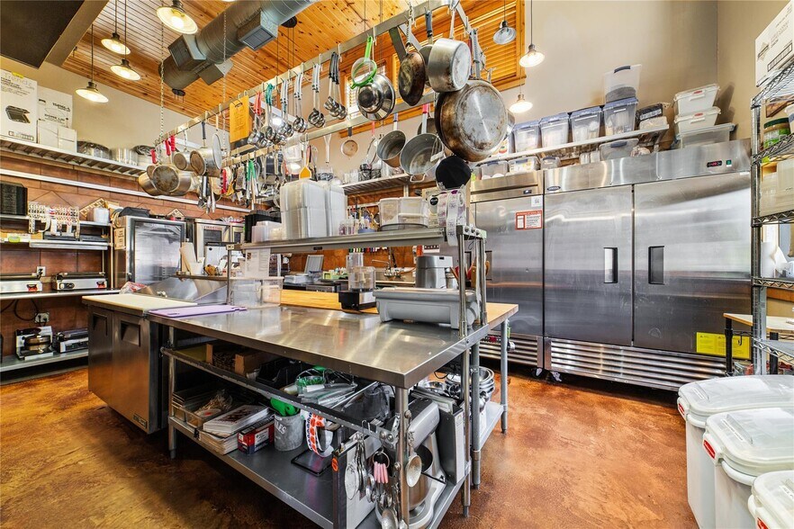 More Photos Of 301 E Brown St, San Saba Freestanding For Sale