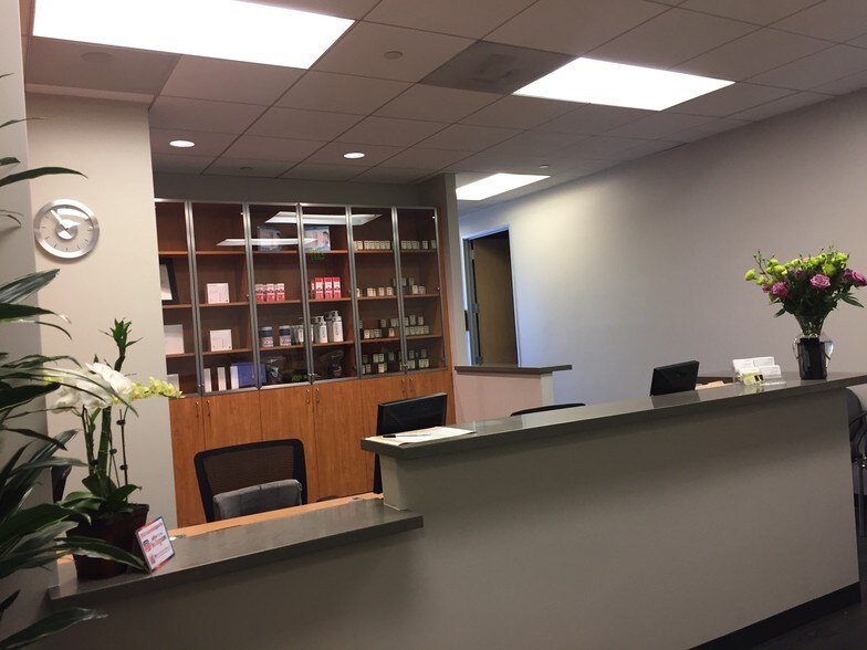 More Photos Of 14650 Aviation Blvd, Hawthorne Medical For Lease