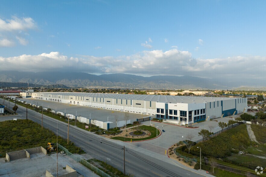 More Photos Of 2415 N Locust Ave, Rialto Warehouse For Lease