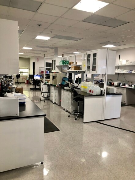 More Photos Of 10220 S 51st St, Phoenix Research And Development For Lease