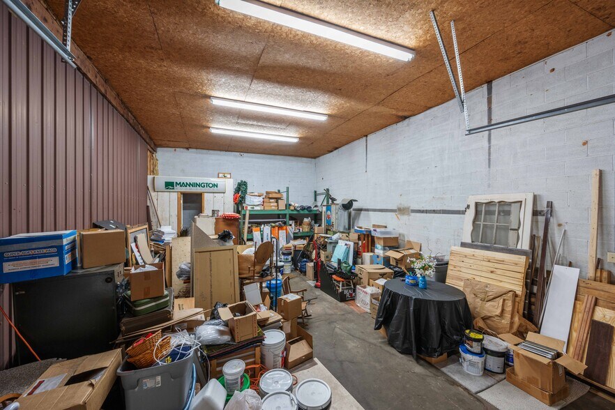 More Photos Of 364 W Main St, Decaturville Flex For Sale