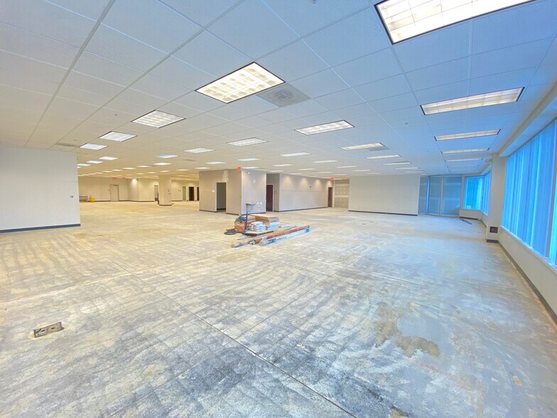 More Photos Of 8020 Tyler Blvd, Mentor Flex For Lease