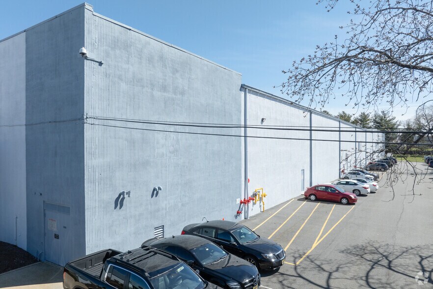 More Photos Of 55 Metro Way, Secaucus Warehouse For Lease