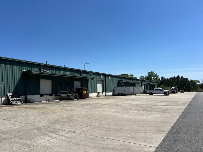 More Photos Of 202 Bourne Blvd, Savannah Warehouse For Lease