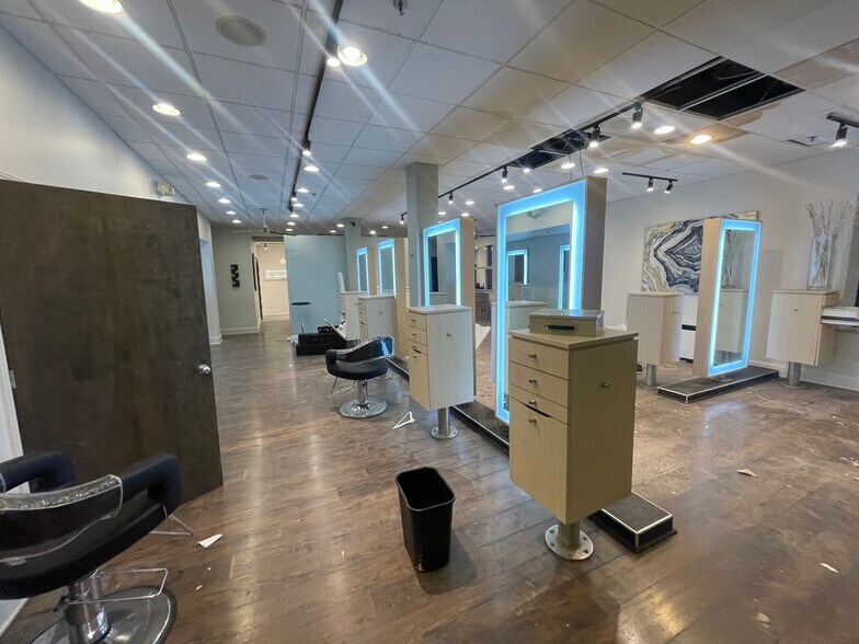 More Photos Of 807 E Walnut St, Columbia Office Residential For Lease