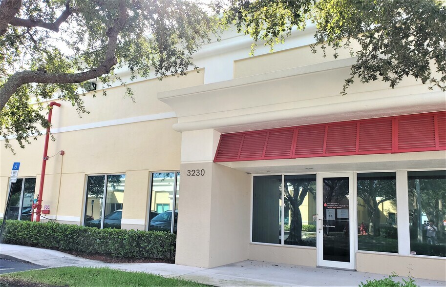 More Photos Of 3230 Commerce Pl, West Palm Beach Medical For Lease