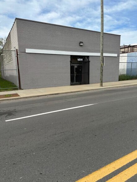 More Photos Of 126 W 7 Mile Rd, Detroit Storefront For Sale