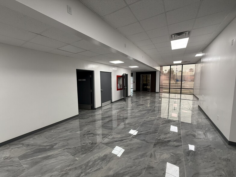 More Photos Of 900 N University Blvd, Jacksonville Office For Lease