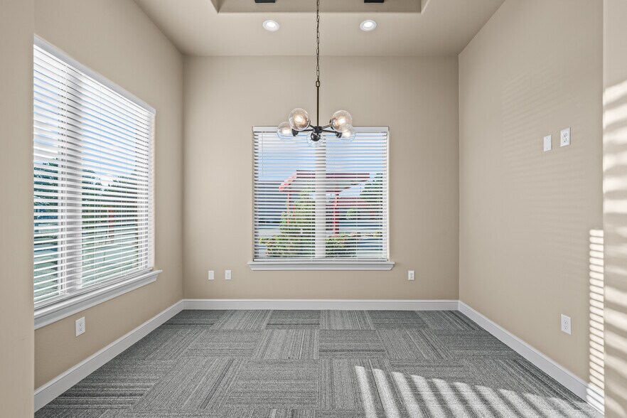 More Photos Of 206 Slide Rd, Lubbock Office For Lease