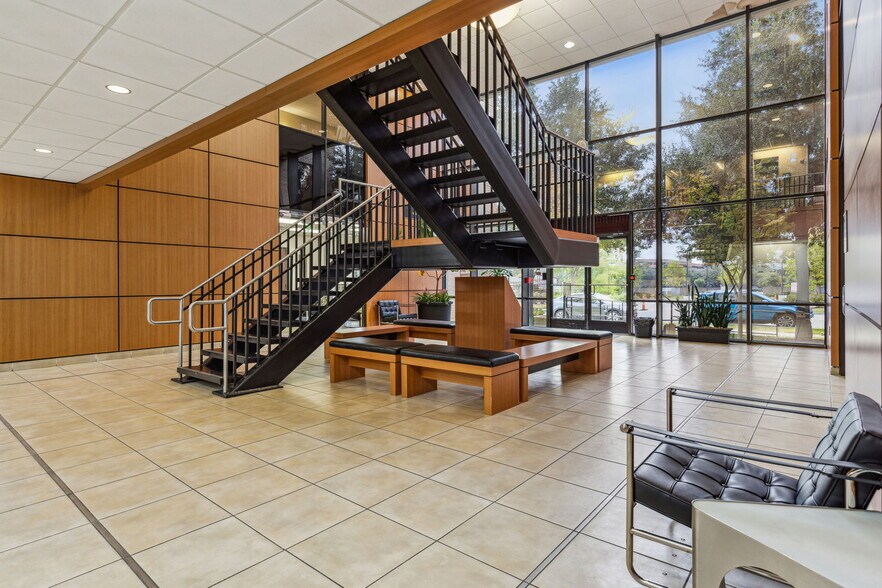 More Photos Of 5477 Glen Lakes Dr, Dallas Medical For Lease
