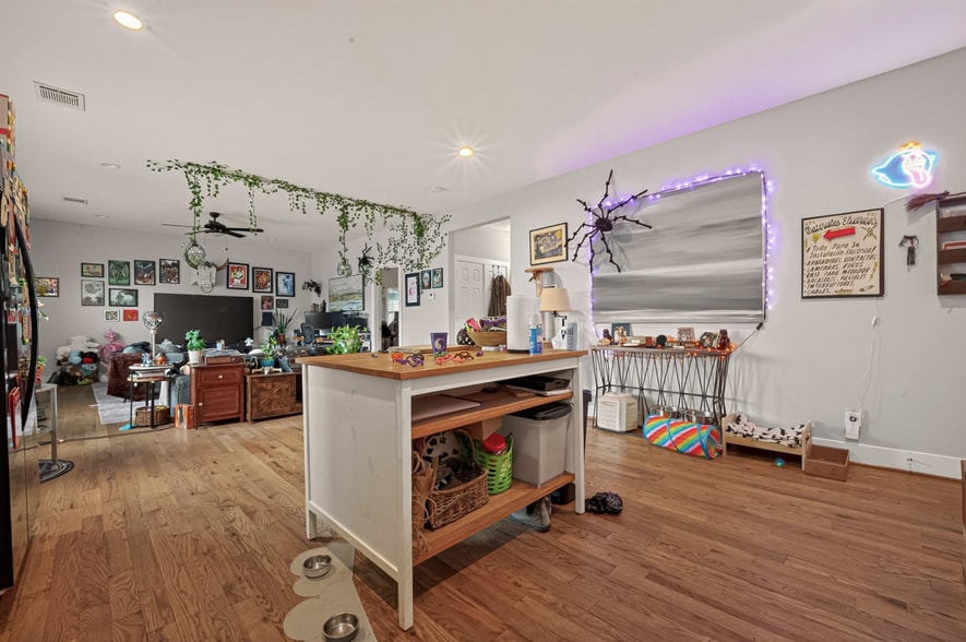 More Photos Of 1619 Dumble St, Houston Specialty For Sale