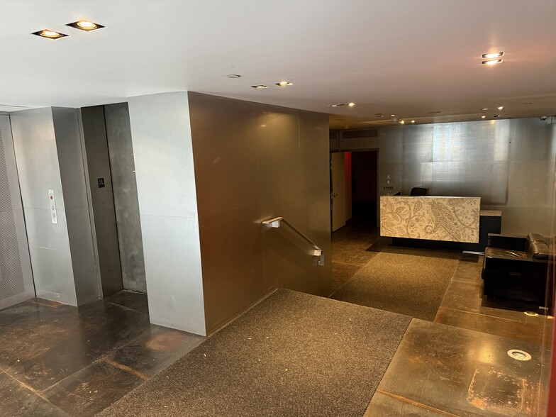More Photos Of 41 W 56th St, New York Office For Sale