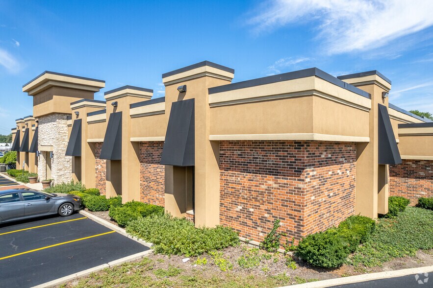 More Photos Of 1350 Lake St, Roselle Office For Lease