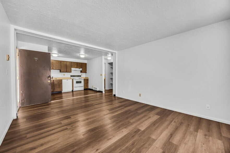 More Photos Of 108 Gardenia Way, Wendover Apartments For Sale