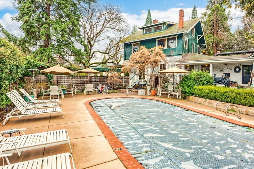 More Photos Of 455 N Oregon St, Jacksonville Hospitality For Sale