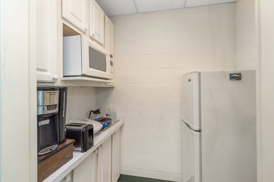 More Photos Of 411 Turner St, Clearwater Schools For Lease